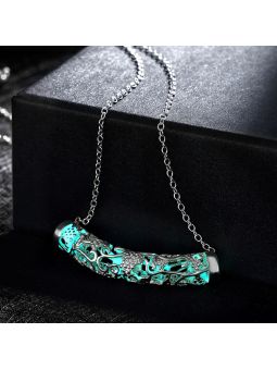 Collier Classique en Forme de Lune à la Pierre Bleu Claire Fluorescent - Plaqué Argent