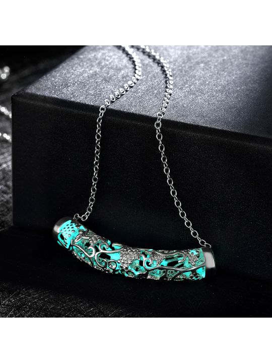 Collier Classique en Forme de Lune à la Pierre Bleu Claire Fluorescent - Plaqué Argent