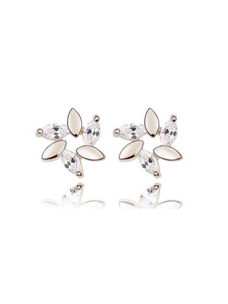 Boucles d'Oreilles Pétales Asymétriques Plaquées platine avec Cristaux Autrichiens en Forme d'Amande - Élégance Unique