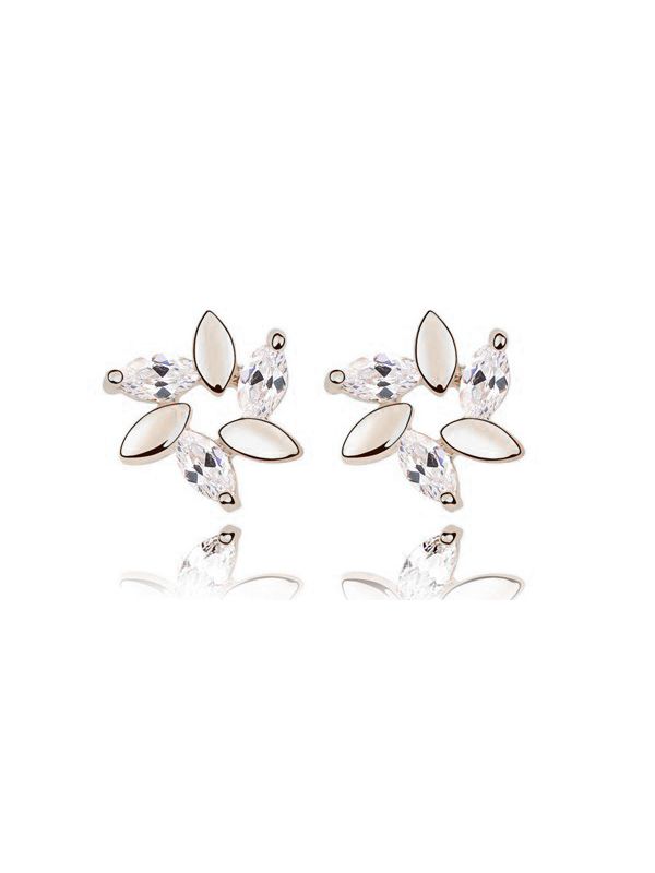 Boucles d'Oreilles Pétales Asymétriques Plaquées platine avec Cristaux Autrichiens en Forme d'Amande - Élégance Unique