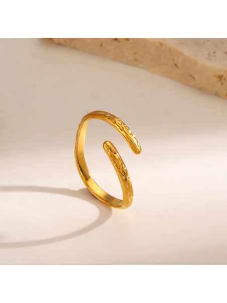 Bague Ouverte en Acier Inoxydable Doré avec Finition Texturée – Élégance Minimaliste