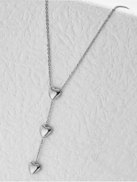 Collier Argenté en Acier Inoxydable avec Pendentifs Cœurs Élégants