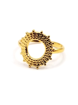 Bague dorée cercle solaire ajouré – motif texturé
