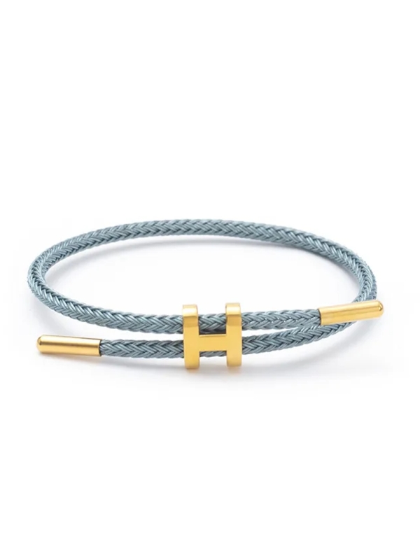 Bracelet Bleu Gris & Lettre H Dorée – Sobriété moderne et détails raffinés