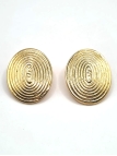 Boucles d’Oreilles Ovales Dorées à Relief Concentrique – Graphisme et Élégance