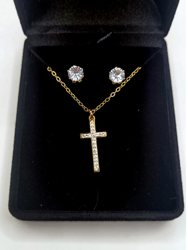 Coffret Collier Croix Doré & Boucles Zircon – Élégance Spirituelle en Acier Inoxydable