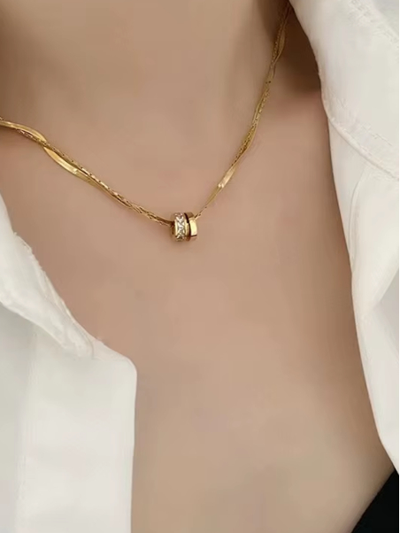 Collier Doré en Acier Inoxydable – Double Chaîne & Anneaux Entrelacés
