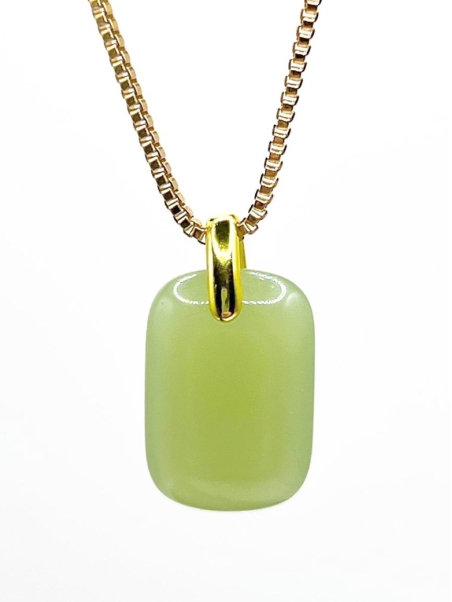 Collier Doré en Acier Inoxydable – Pendentif Vert Laiton Lisse