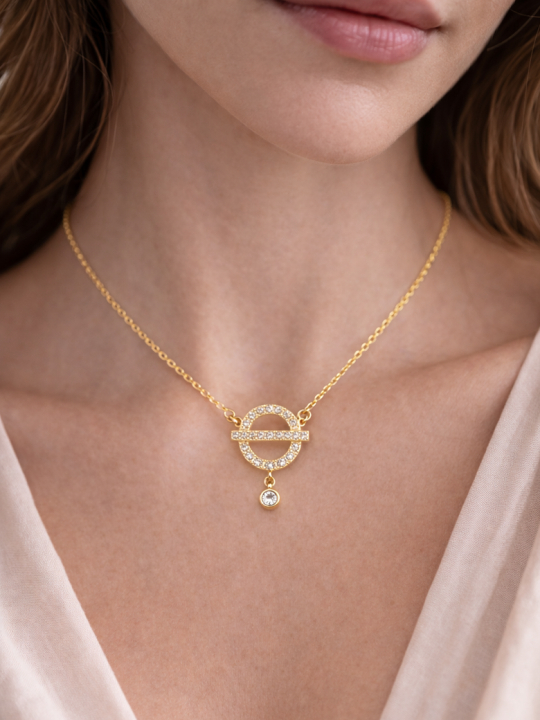 Collier Cercle Géométrique Sertie Plaqué Or 18K – Pendentif 20 mm & Chaîne 45 cm